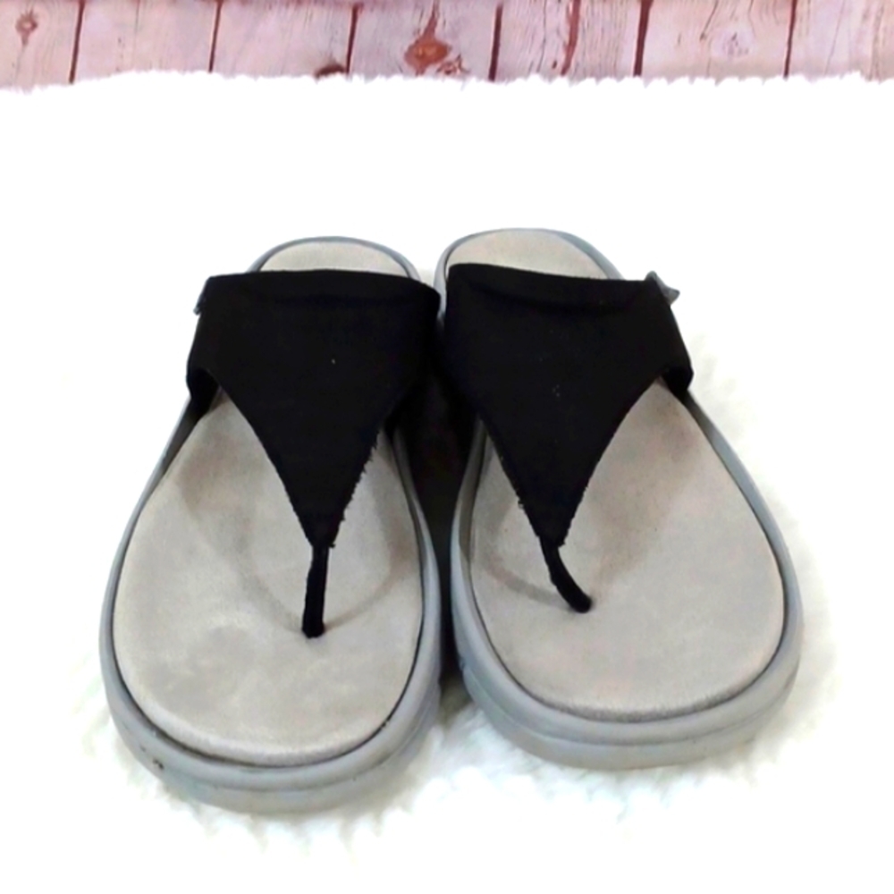 Easy‎ Spirit Woman's  Suede  Black Flip Flops sz 8 M